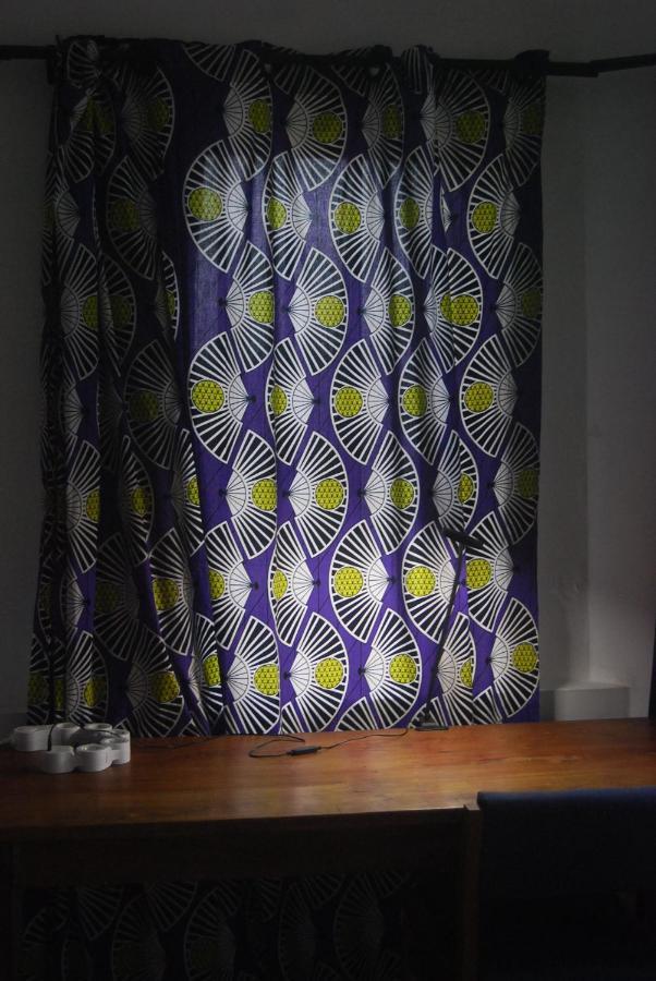 Karls Guesthouse Котону Экстерьер фото