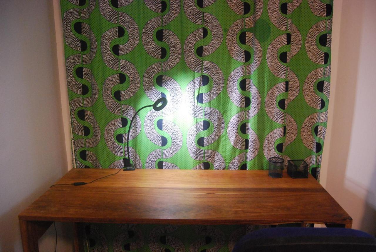 Karls Guesthouse Котону Экстерьер фото