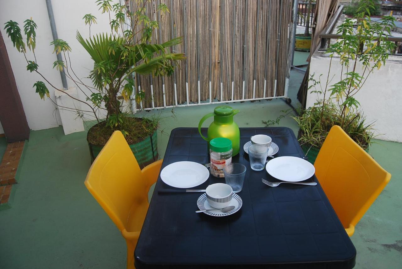 Karls Guesthouse Котону Экстерьер фото