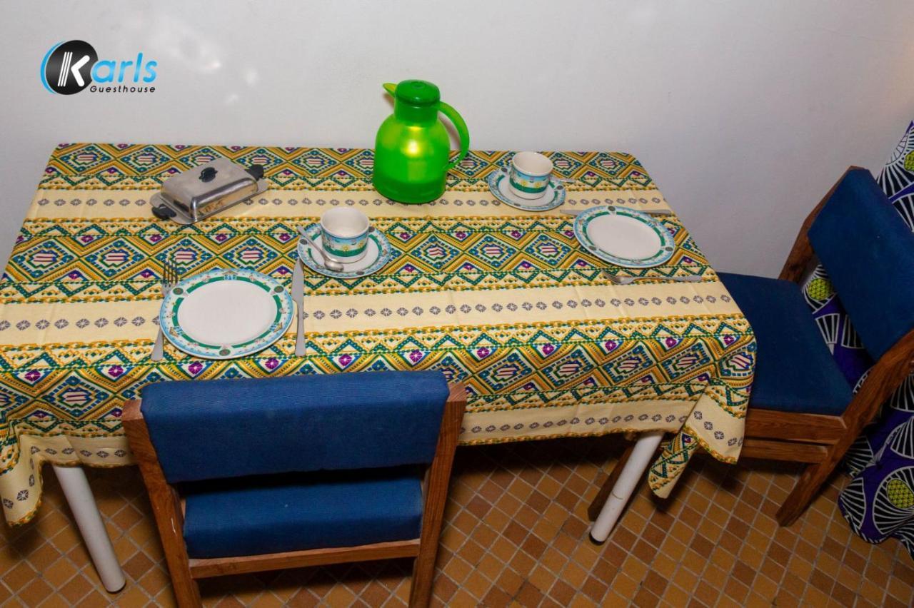 Karls Guesthouse Котону Экстерьер фото