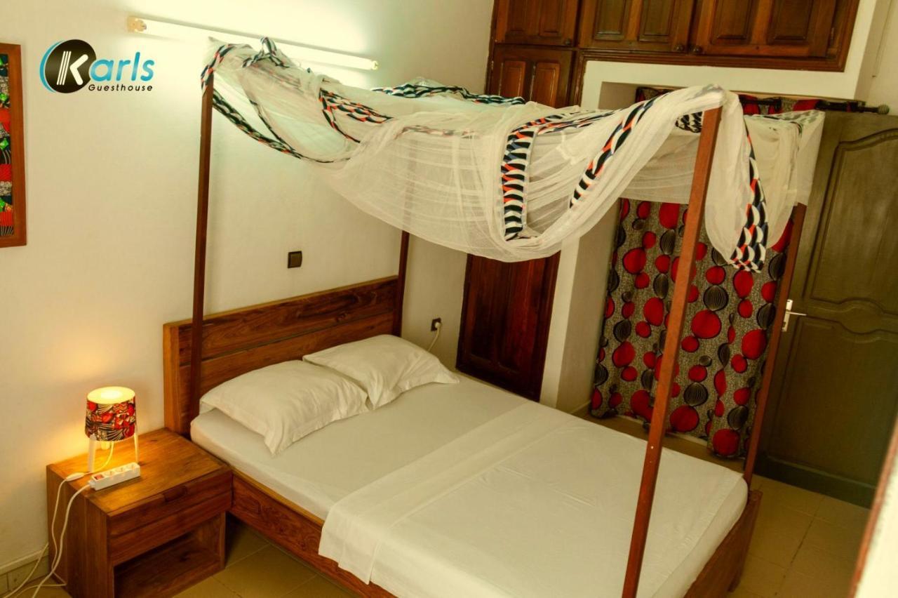 Karls Guesthouse Котону Экстерьер фото
