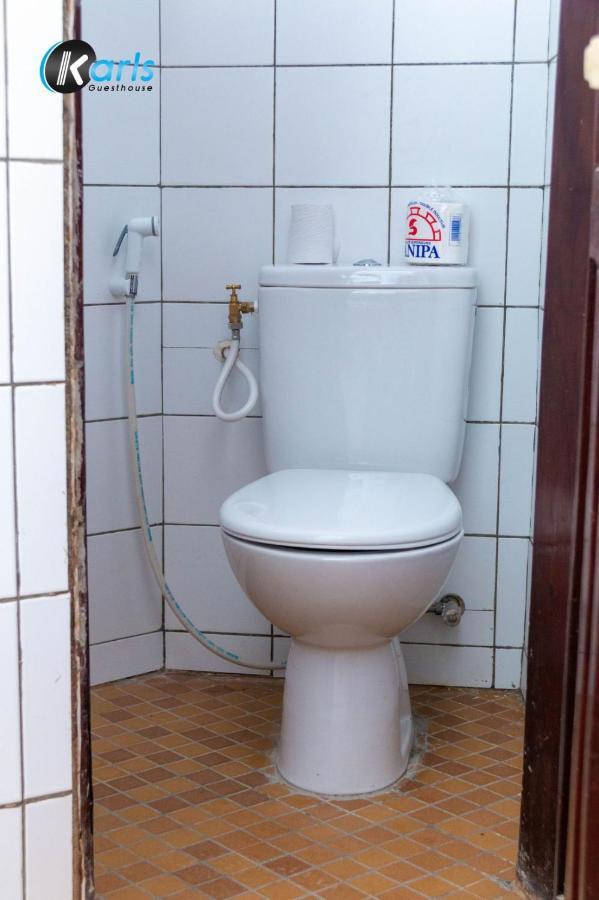 Karls Guesthouse Котону Экстерьер фото