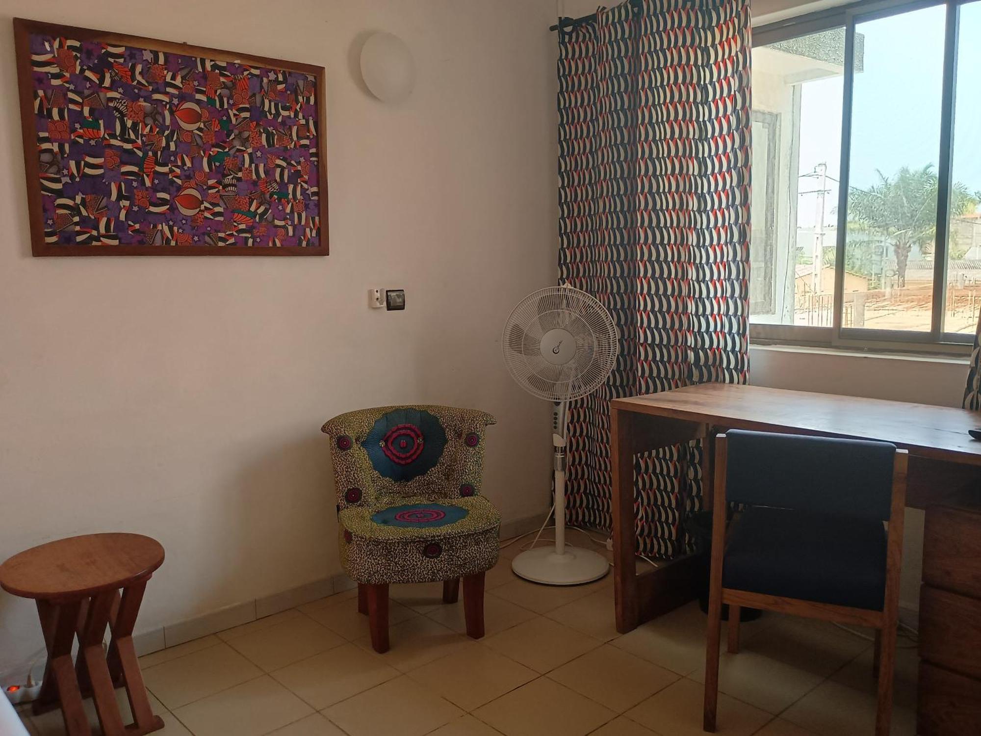 Karls Guesthouse Котону Экстерьер фото