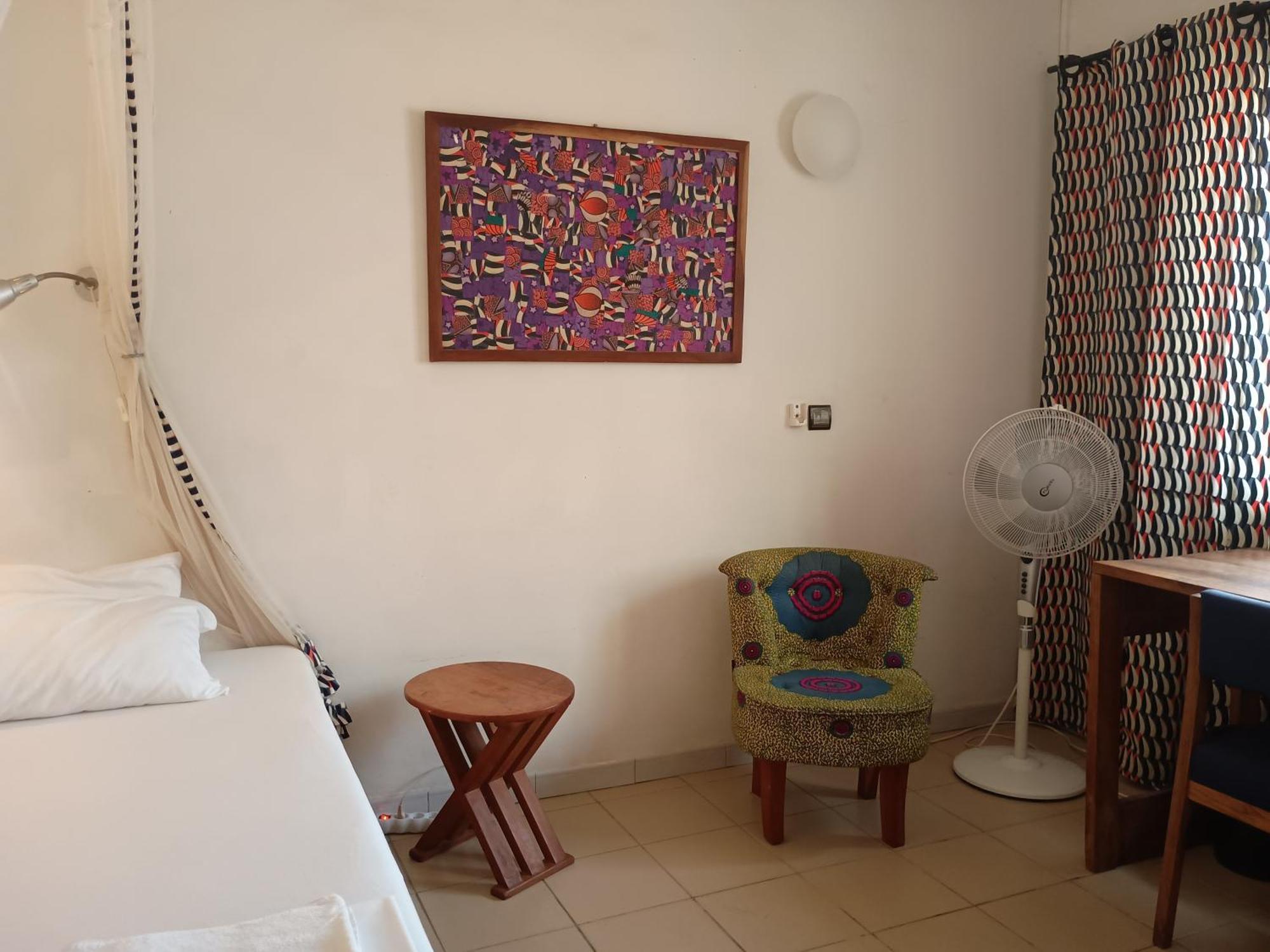 Karls Guesthouse Котону Экстерьер фото