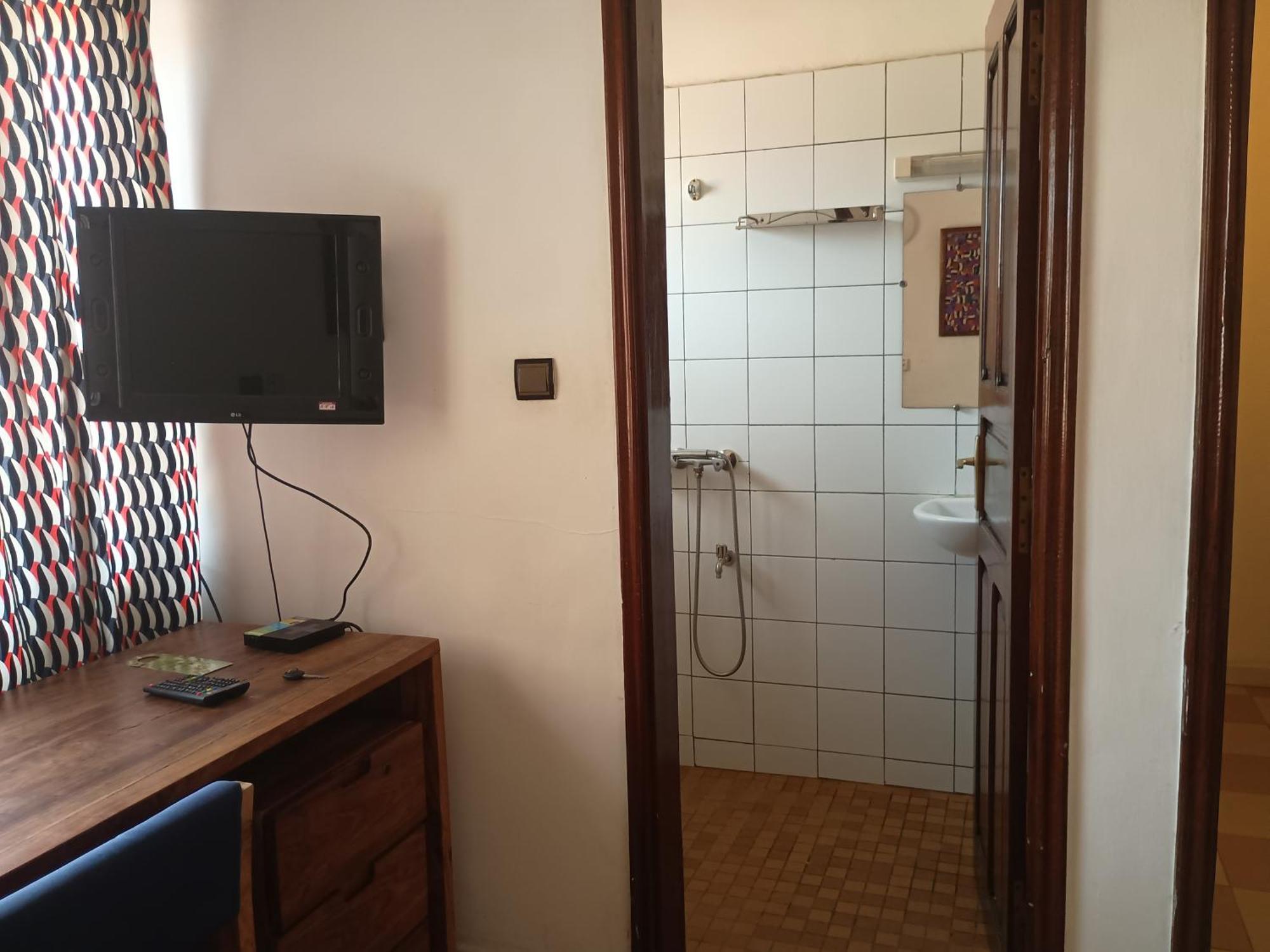 Karls Guesthouse Котону Экстерьер фото