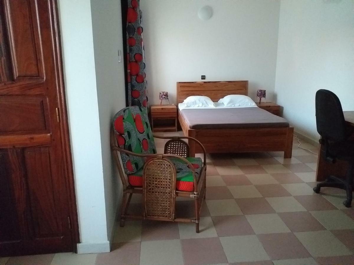 Karls Guesthouse Котону Экстерьер фото